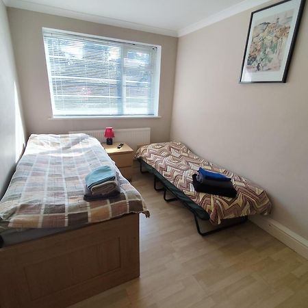 2 Bed Flat Near Station With Parking&Comgarden Daire Sutton  Dış mekan fotoğraf