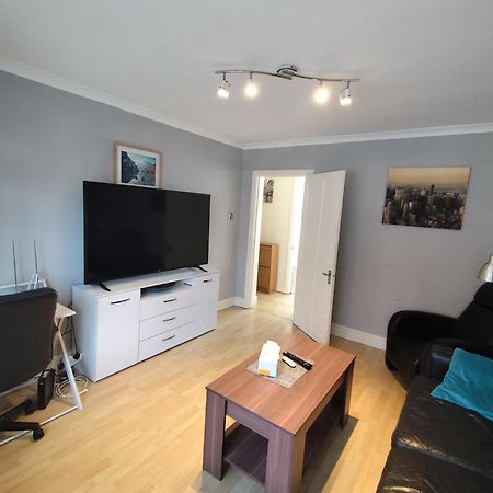 2 Bed Flat Near Station With Parking&Comgarden Daire Sutton  Dış mekan fotoğraf