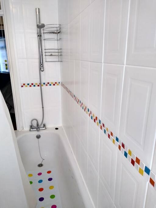 2 Bed Flat Near Station With Parking&Comgarden Daire Sutton  Dış mekan fotoğraf