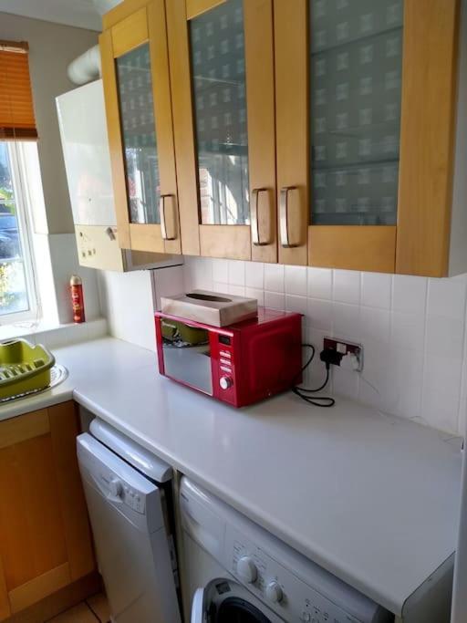 2 Bed Flat Near Station With Parking&Comgarden Daire Sutton  Dış mekan fotoğraf