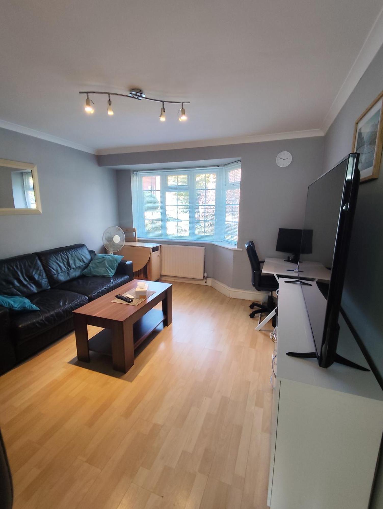 2 Bed Flat Near Station With Parking&Comgarden Daire Sutton  Dış mekan fotoğraf